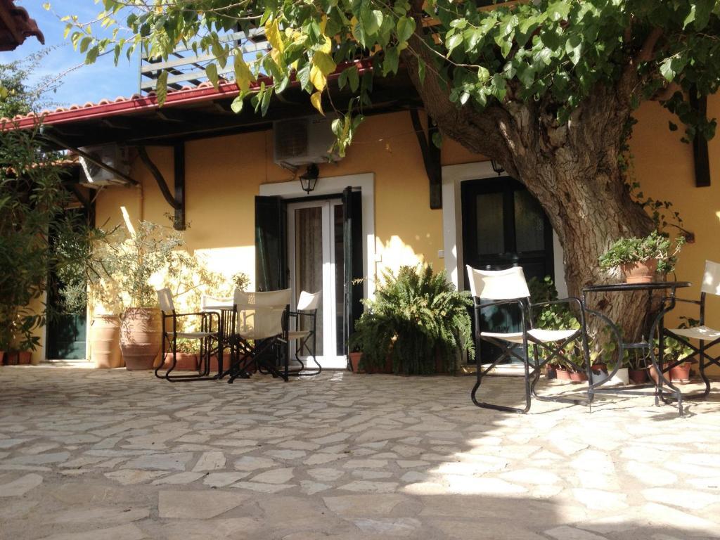 Meliti Guesthouse Akrata Exterior photo