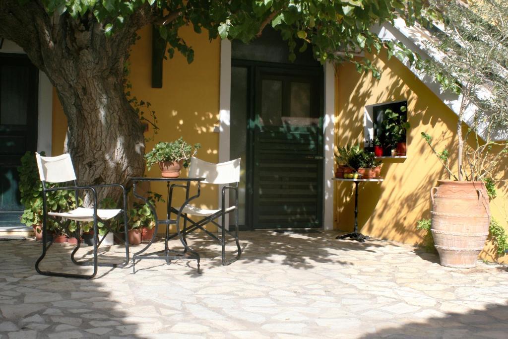 Meliti Guesthouse Akrata Exterior photo